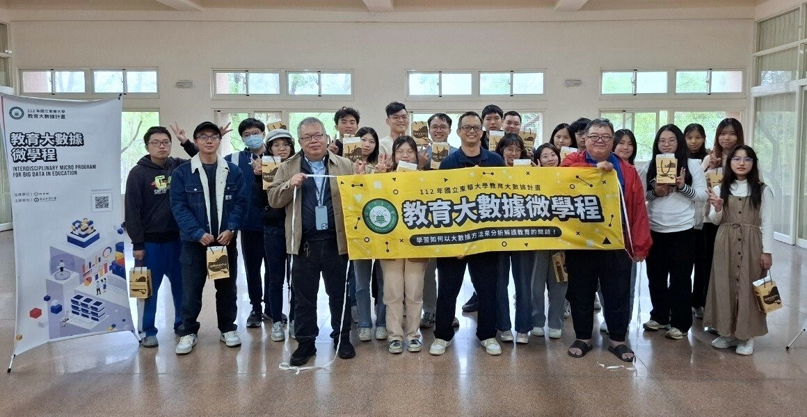 黑客松Day1參賽學員與指導老師大合照