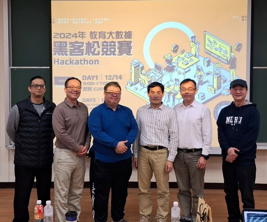 黑客松競賽活動圓滿落幕,評審與指導老師合照