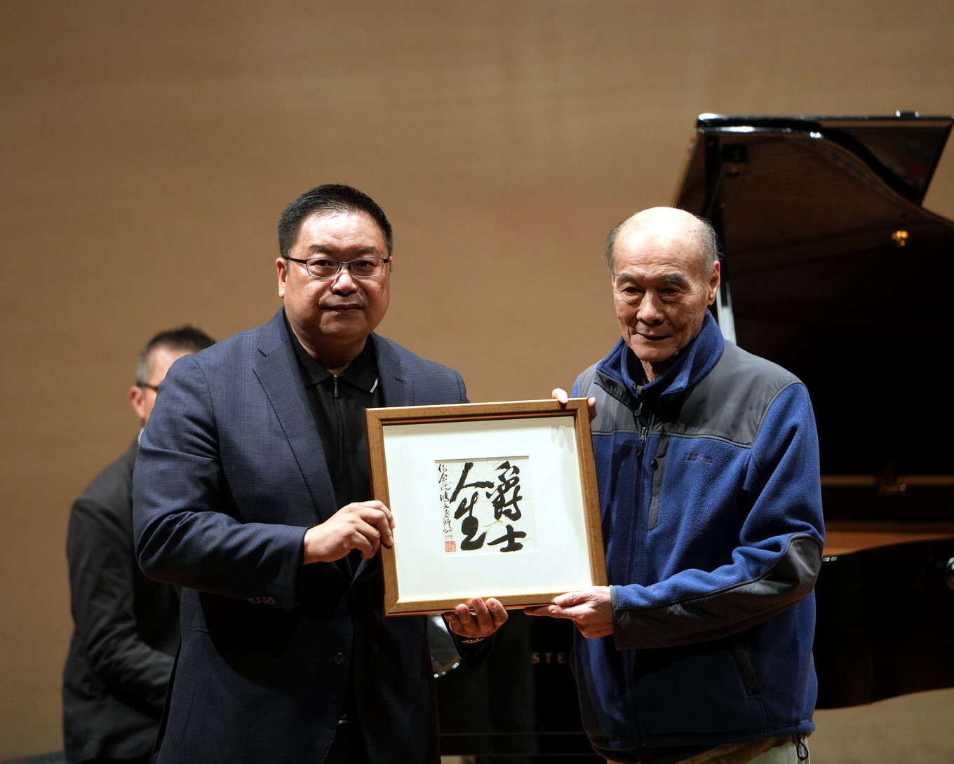 廖慶華院長致贈沈老師父親《爵士人生》書法作品