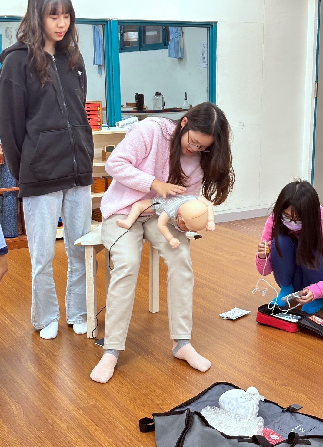 不止是成人,讓幼教系的學生們瞭解當與到小兒異物哽塞時如何處置