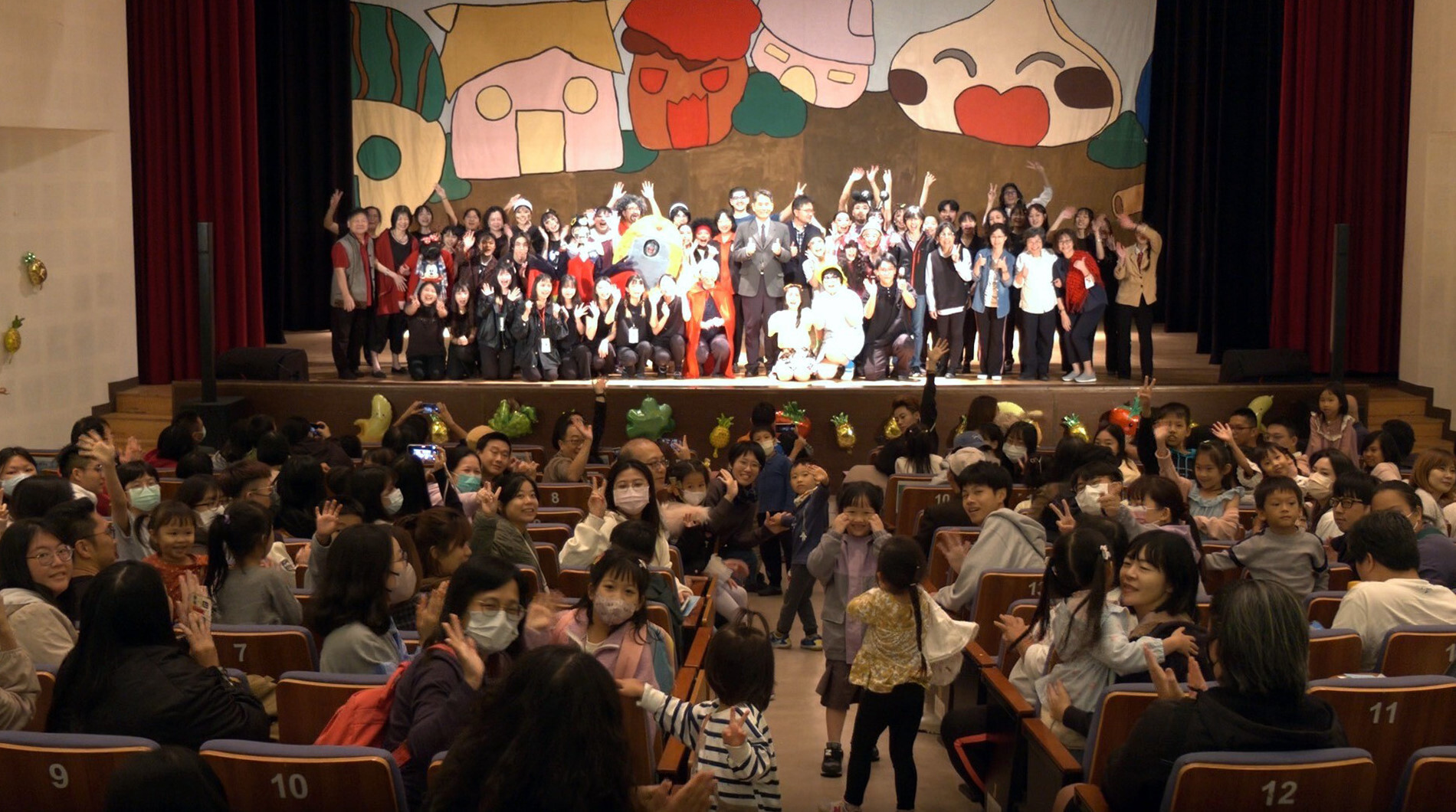 幼兒教育學系114級畢業公演「進擊的大頭勇士」大合照