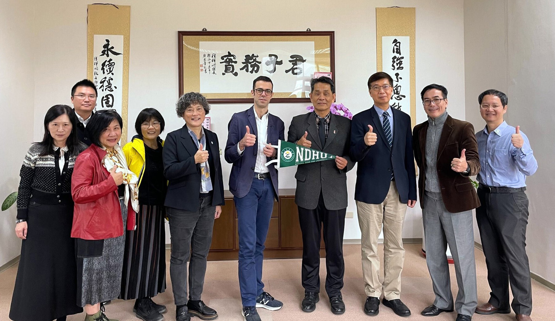 法國在臺協會貴賓與本校師長共同進行合影