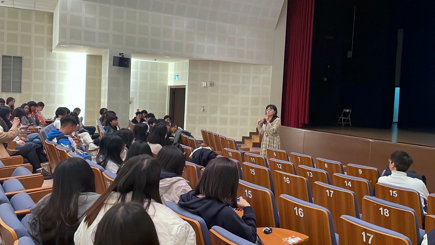 學生用心的聆聽與提問