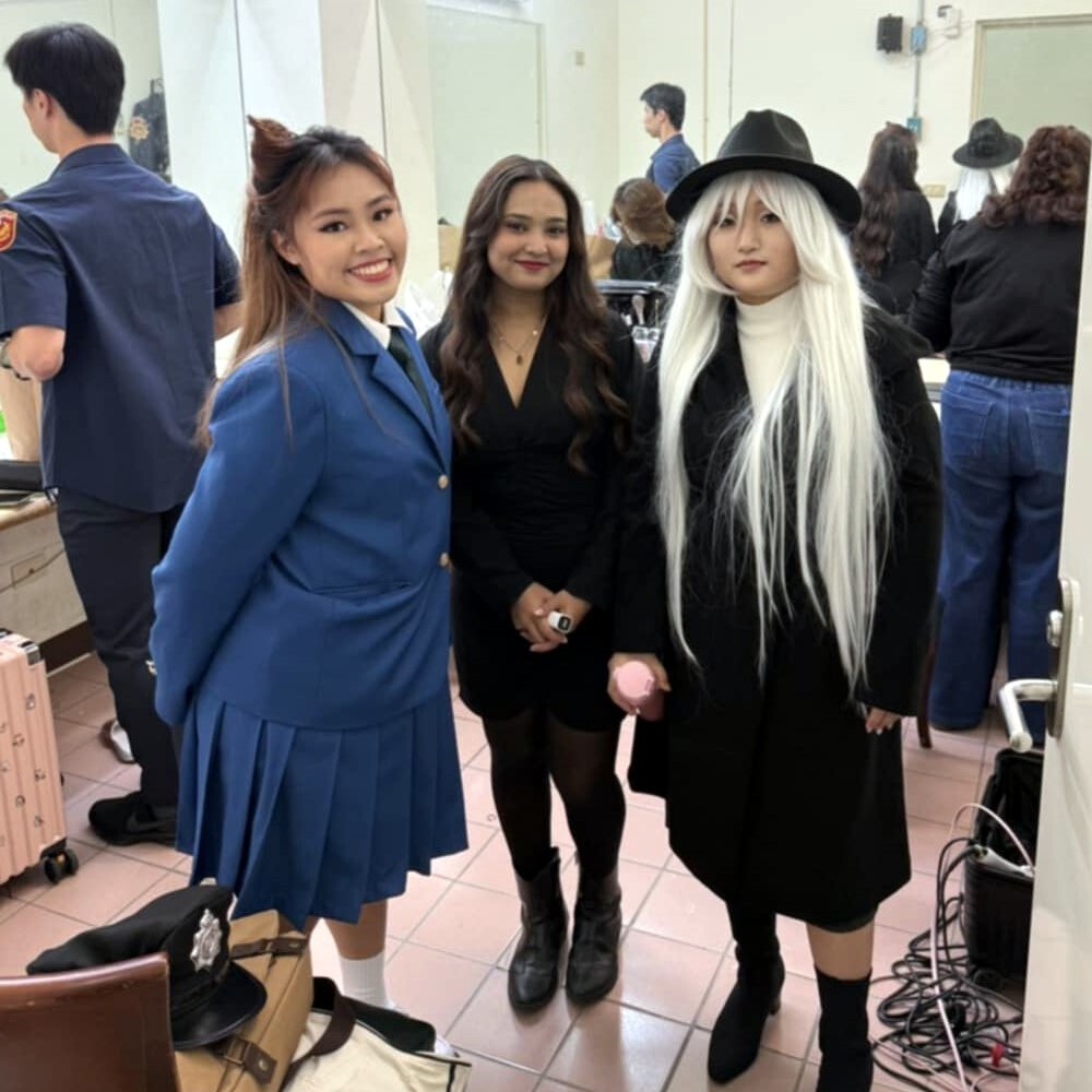 三位學生擔任主持人:(左起)李紹綺、Sejal Siddharth Patil、劉芸甄