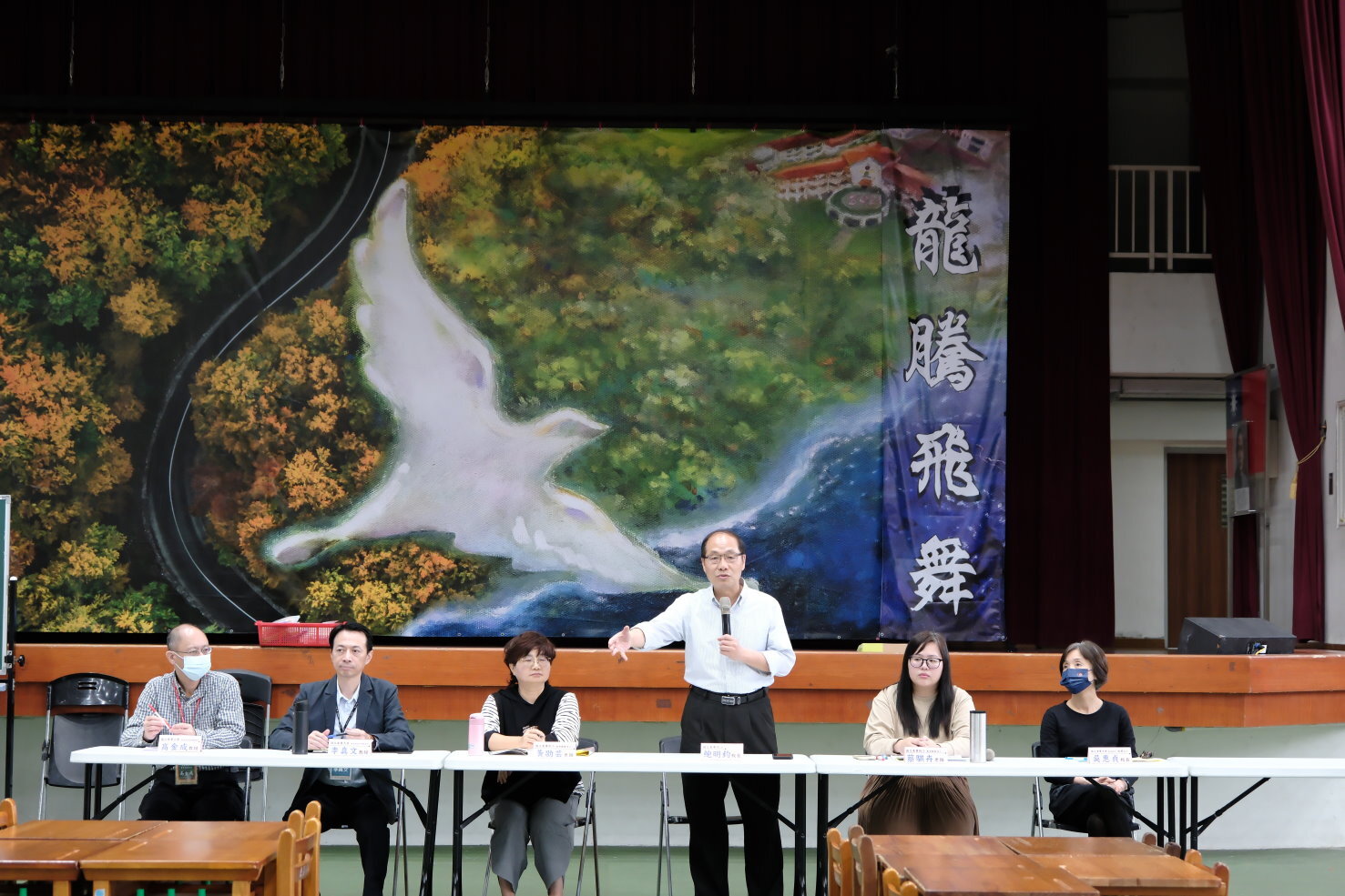師長們於議課時向師資生提供專業建議