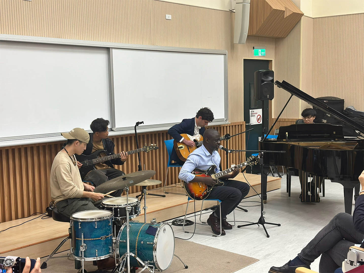 東華大學音樂系同學與法國在台協會周書安處長即興合奏交流
