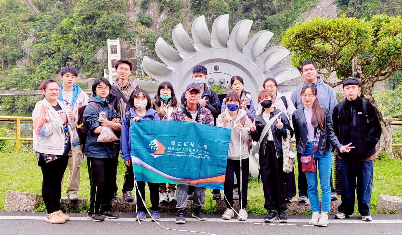 前往銅門發電廠實地參訪水力發電設備