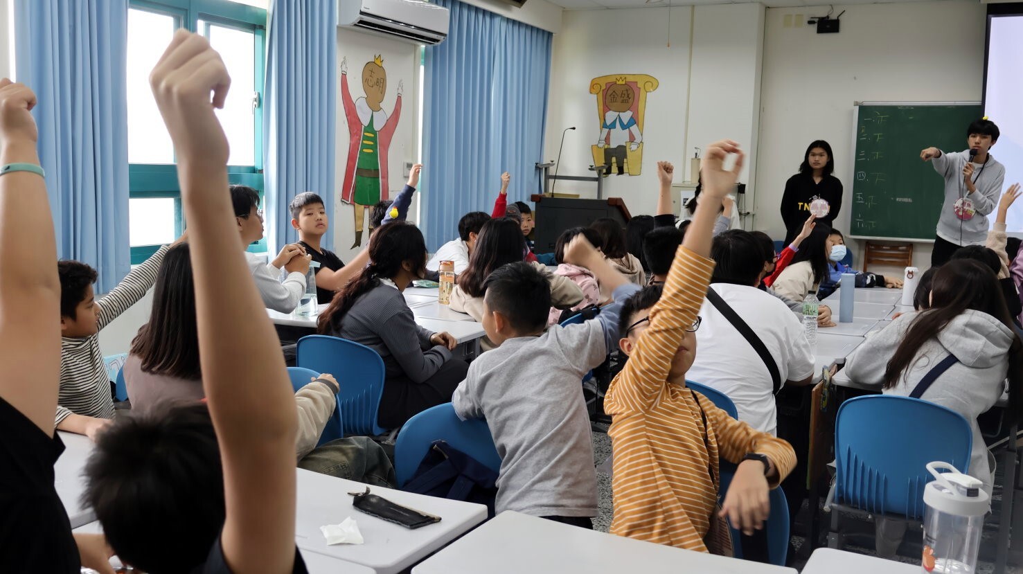 「小小領袖營」學員與隊輔互動熱絡