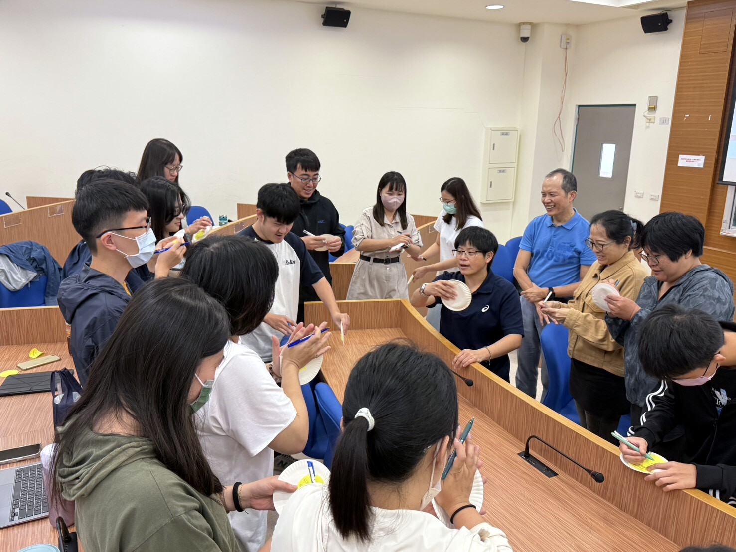 林彥伶博士以趣味活動示範性平課程教學