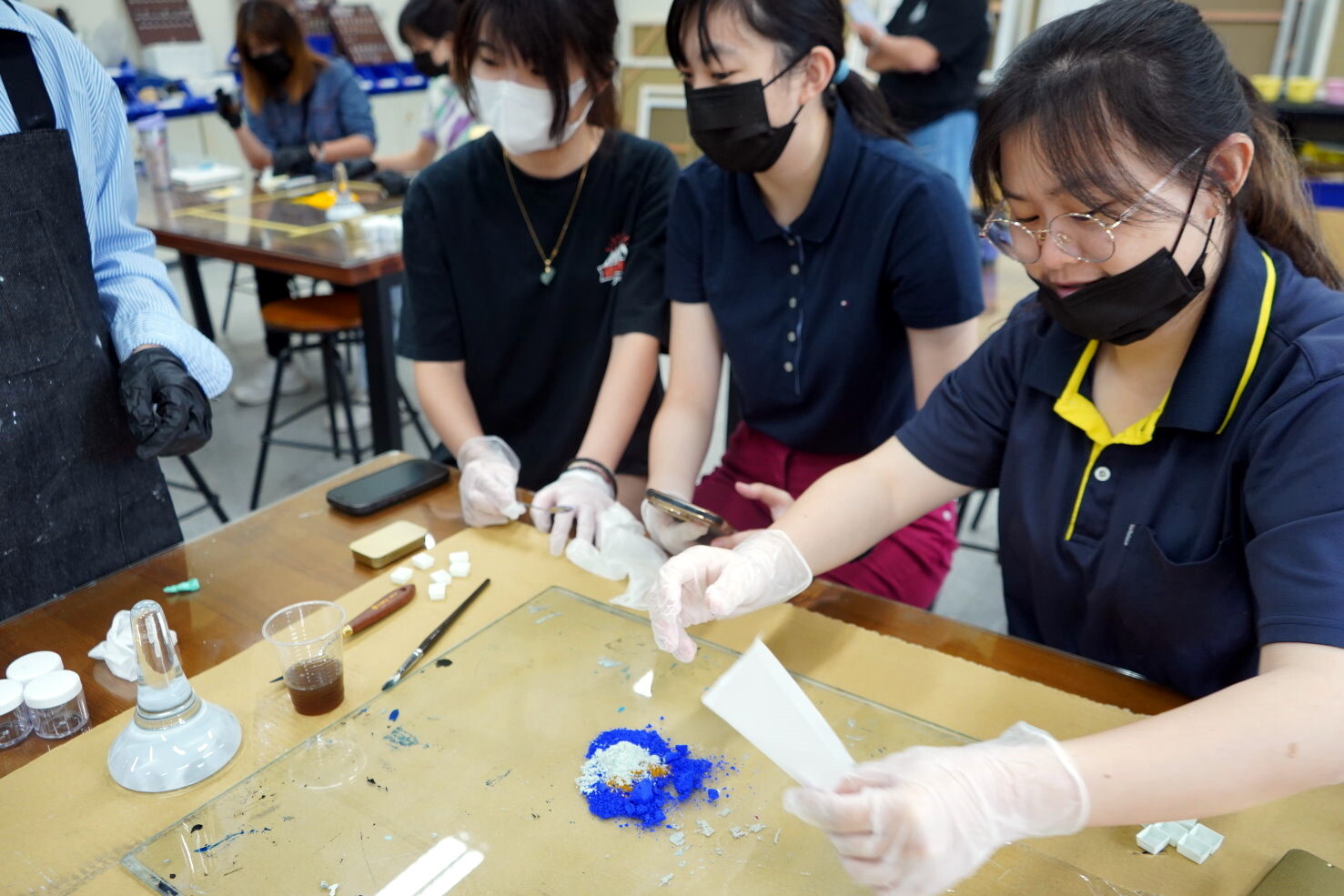 這次加入石粉製作,並觀察與一般水彩顏料的差異