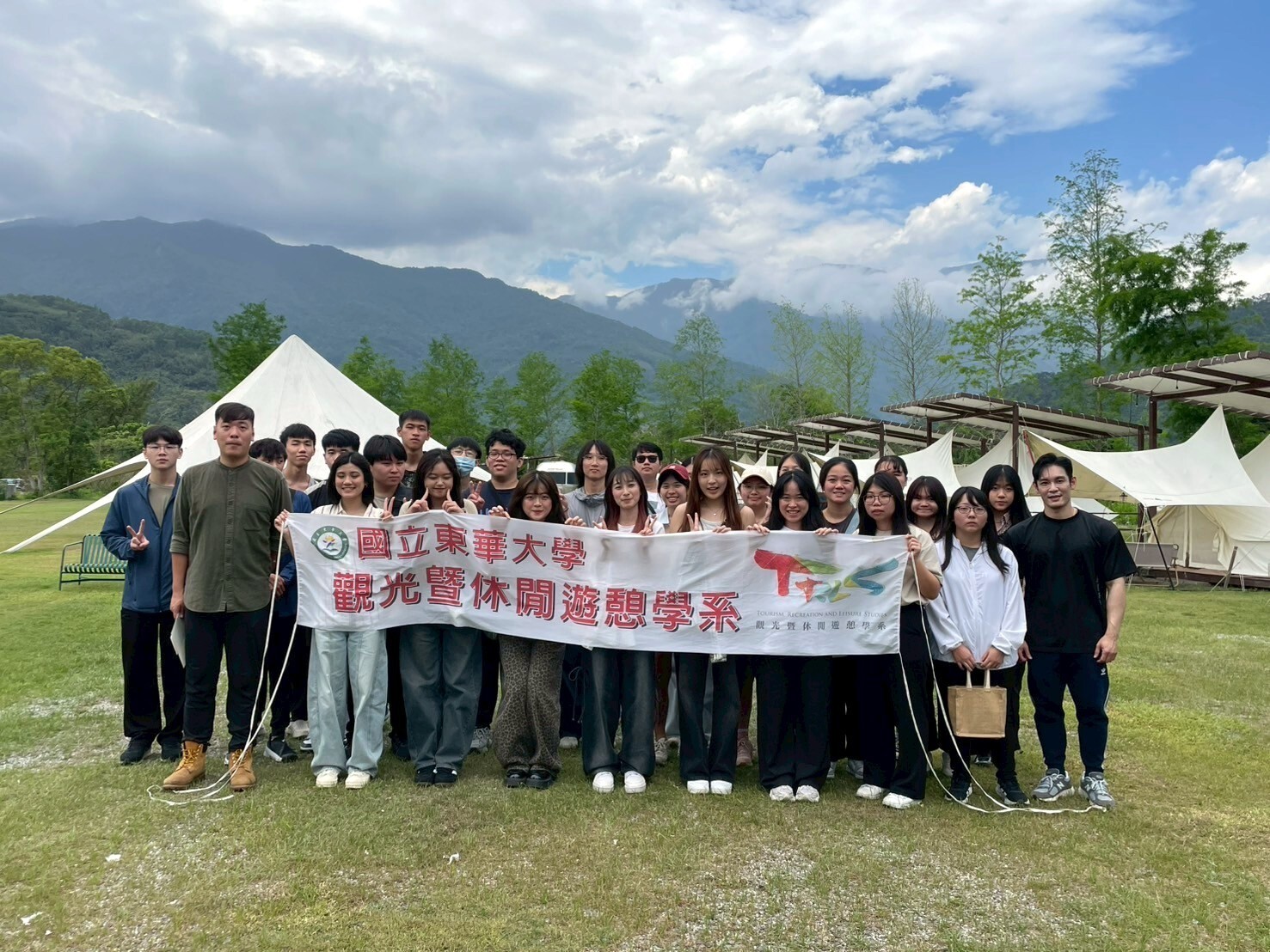 東華大學觀光暨休閒遊憩學系參訪師生於松邑莊園大合照