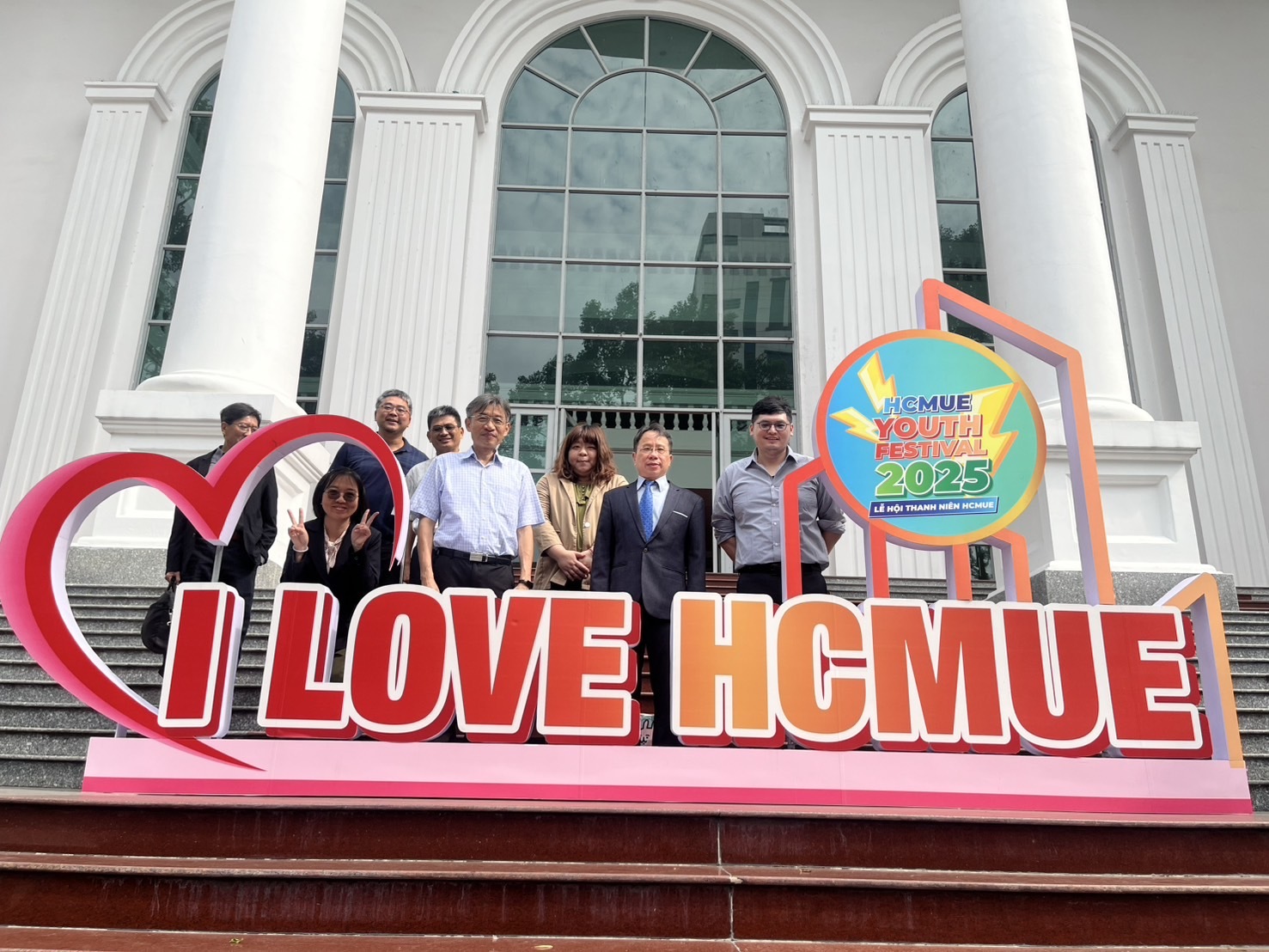 Ho Chi Minh City University of Technology and Education(胡志明市技術師範大學,簡稱 HCMUTE)校級迎新活動