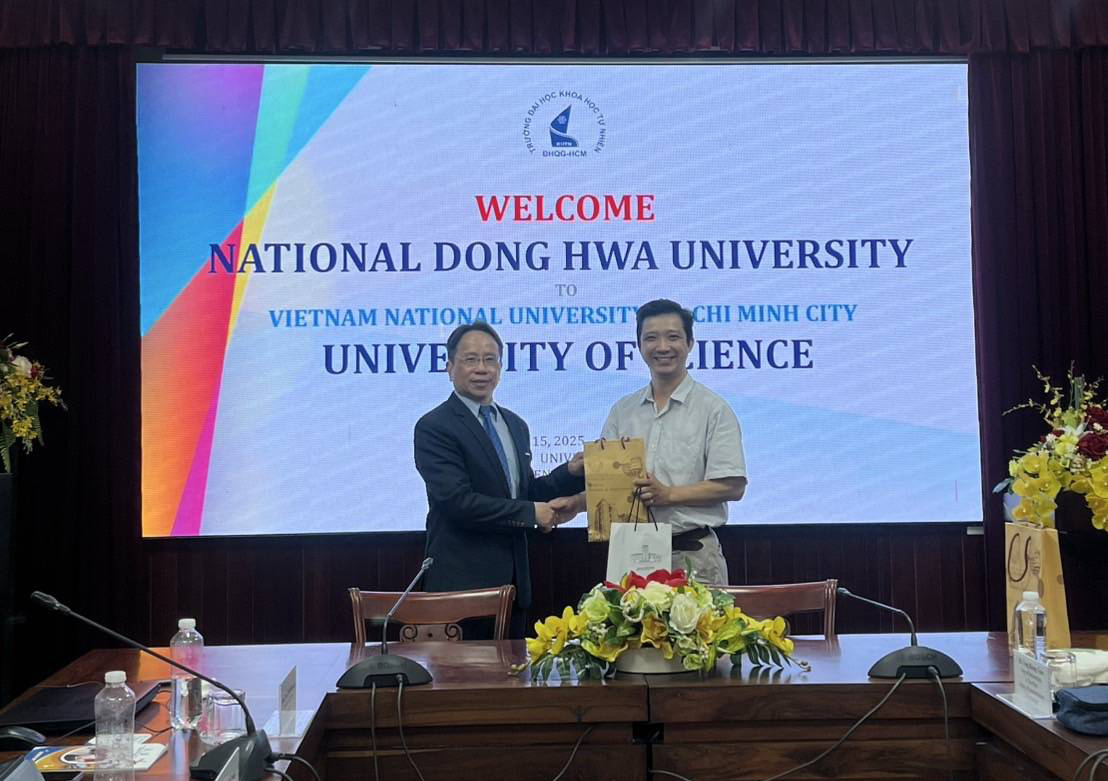 胡志明市自然科學大學交流座談