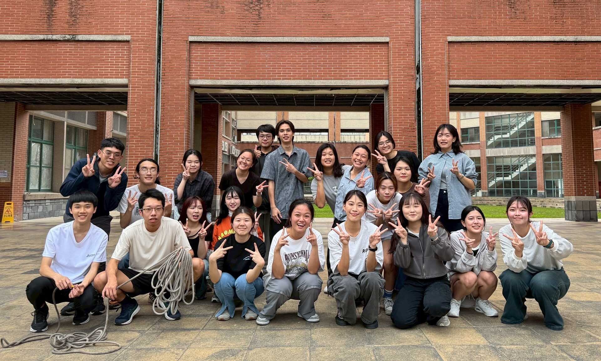 團隊同學戶外活動合影
