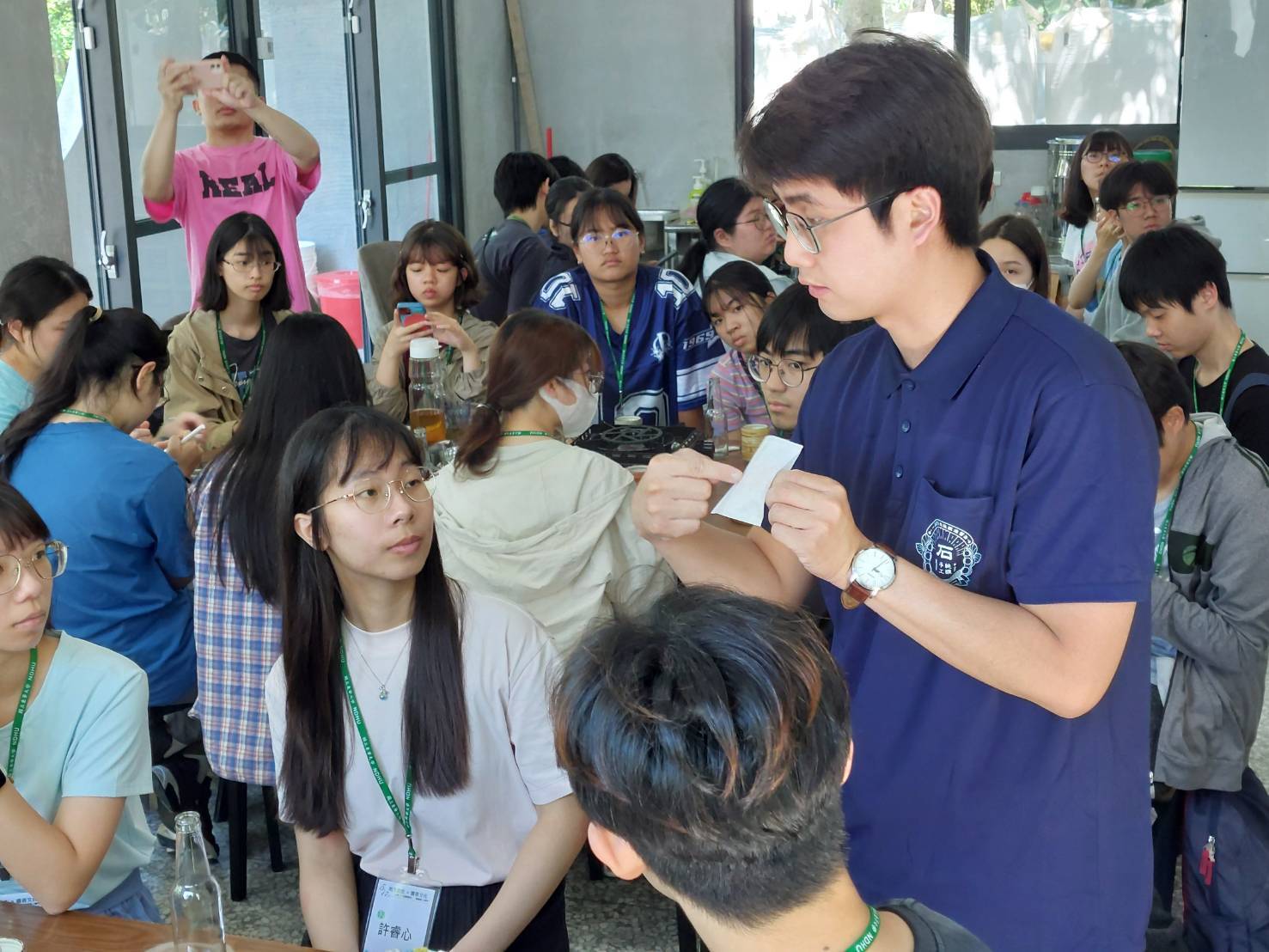 展逸向同學們說明體驗製造的工序與注意事項