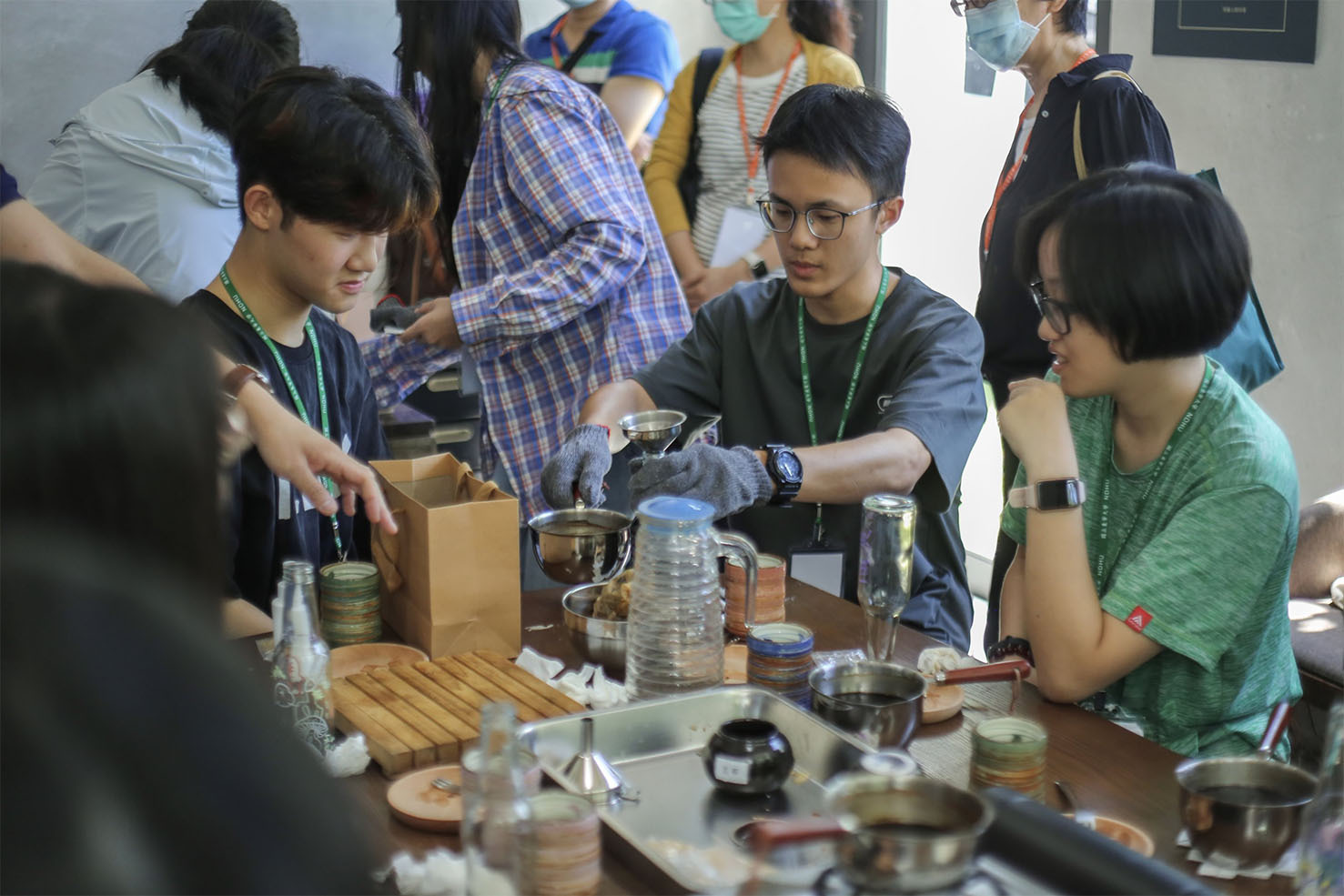 同學們專心地體驗製造自己口味的醬油02