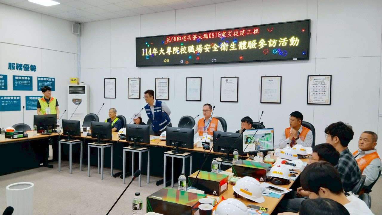 花蓮縣政府建設處蔡國松科長致詞