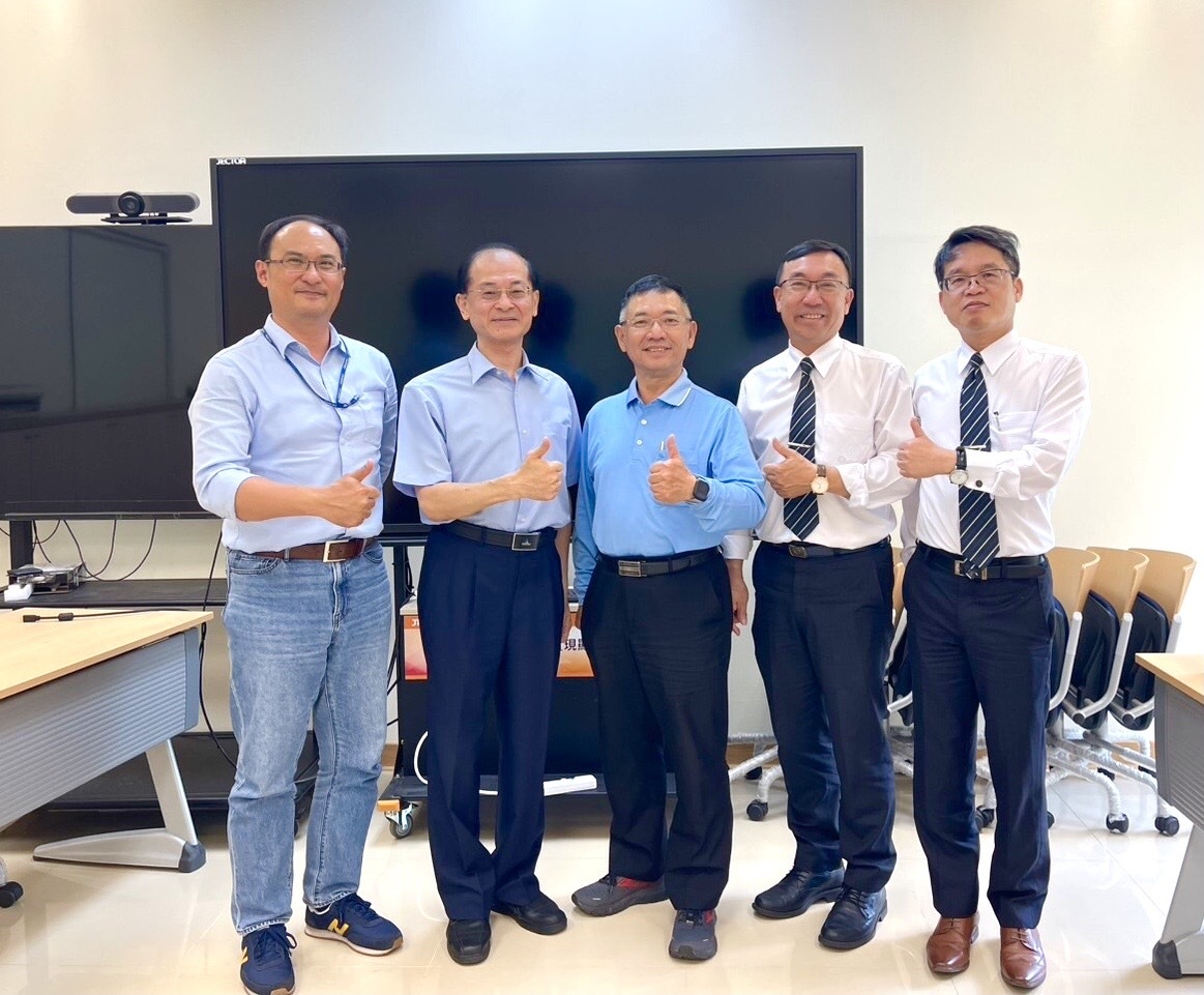 台灣金融研訓院與國企系攜手推動金融素養教育(台灣金融研訓院與國企系攜手推動金融素養教育(左起為國企系陳柏元主任、王廷升老師、台灣金融研訓院黃漢卿所長、花蓮一信黃政毅副總經理、蘇隆照總稽核)