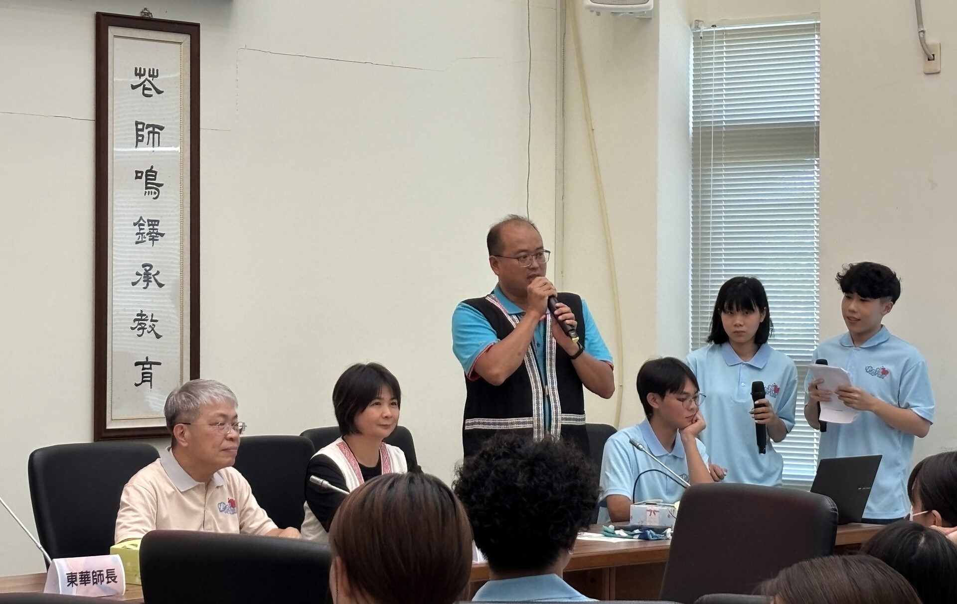 崇德國小謝易成校長勉勵同學