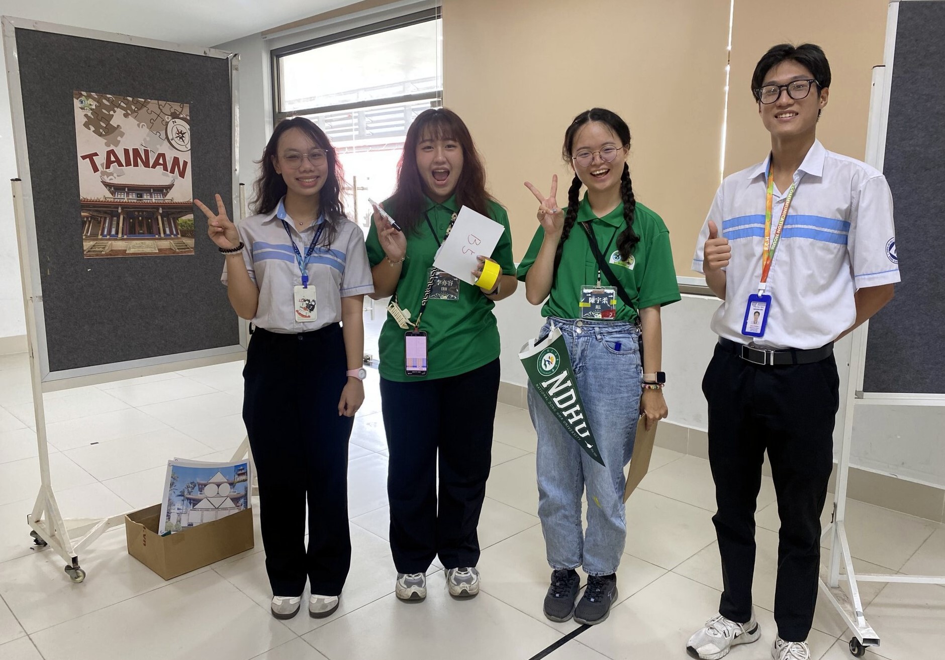 東華大學與胡師大學生合作擔任任務關主