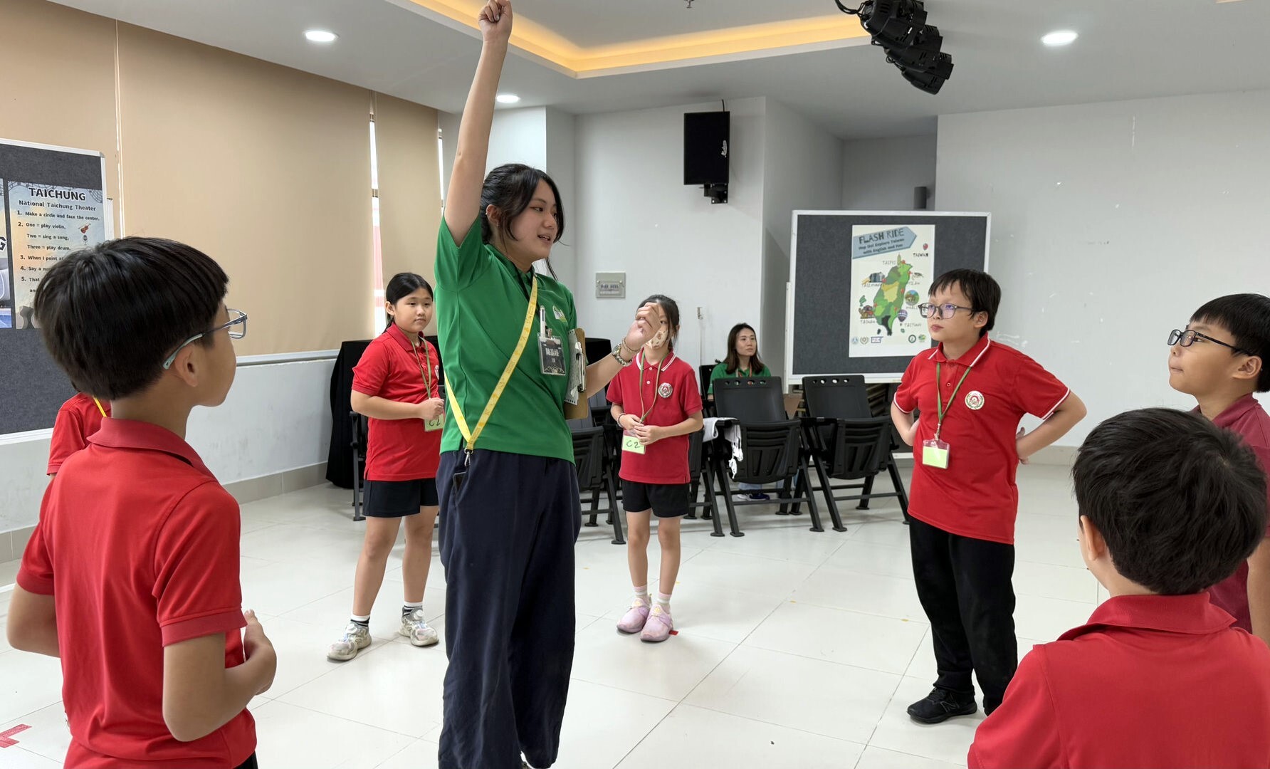 大學生說明臺中關卡任務