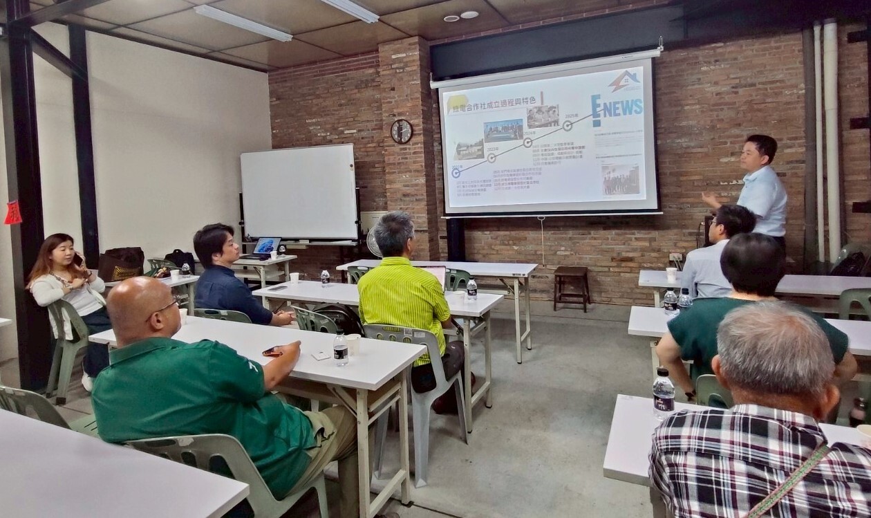 與新北市智慧綠能社區合作社進行簡報與交流