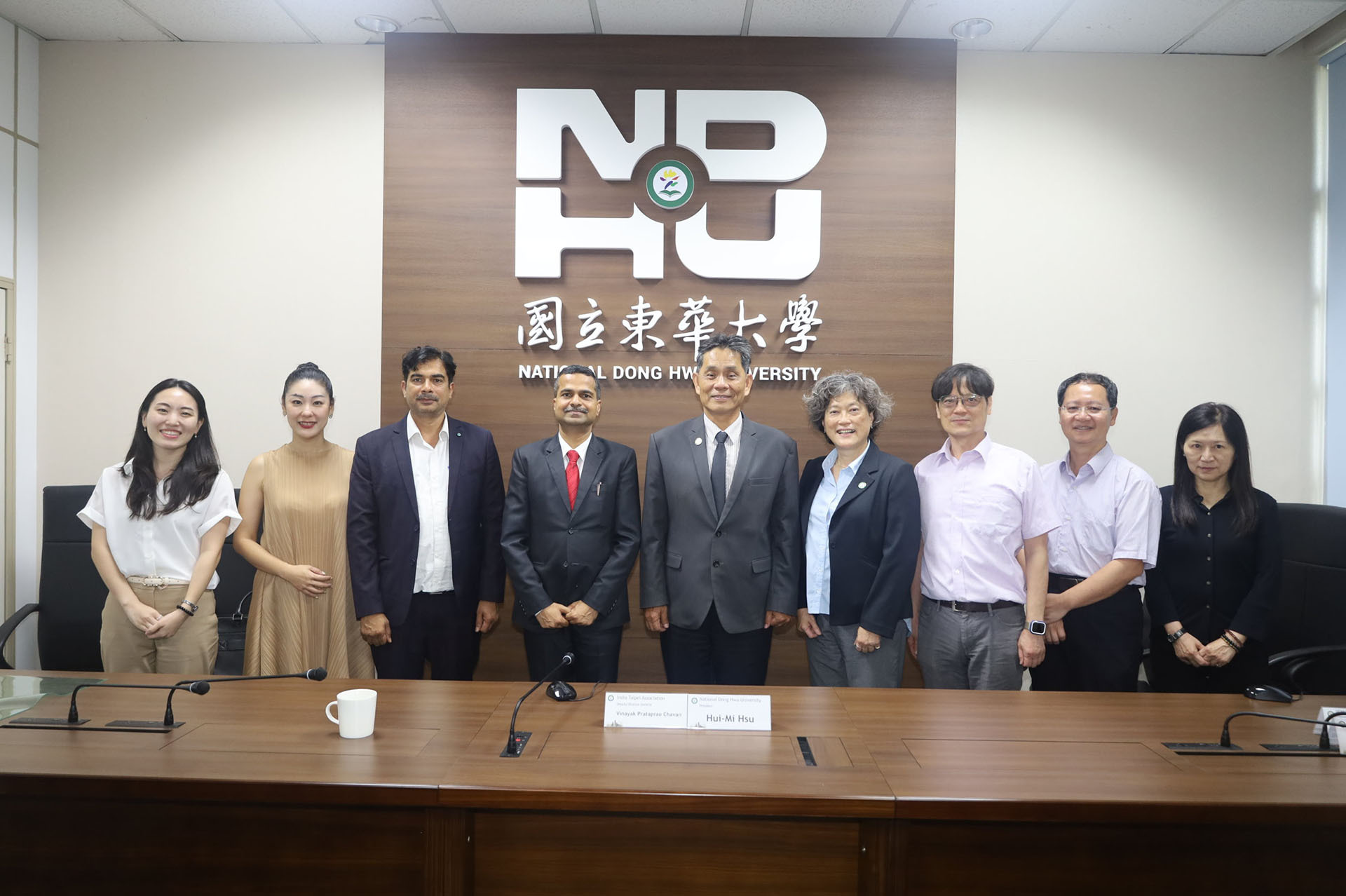 印度台北協會代表團與東華大學徐輝明校長會談交流後合照