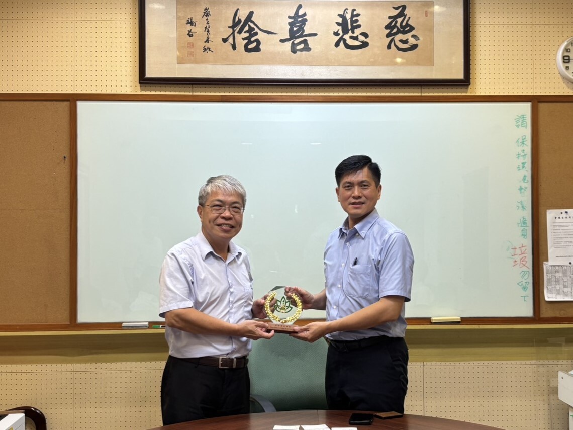 東華大學教育學院潘文福院長及宜蘭縣教育處陳金奇代理處長合影