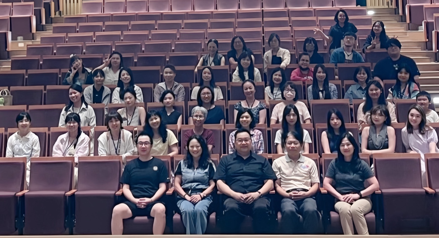 開幕式全體大合照,於藝術學院音樂廳