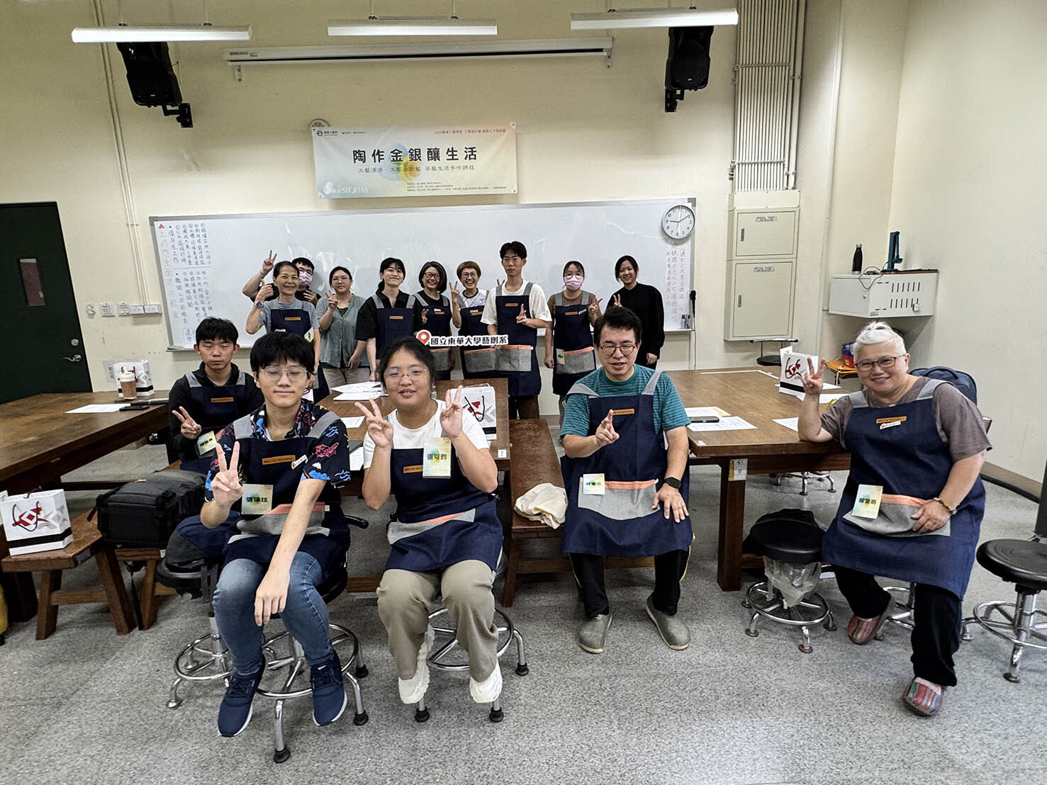 全體學員於開訓後合照,即將展開為期一個月的工藝培訓