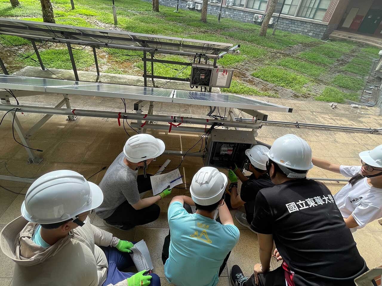 參與學員實地了解太陽光電設置等維運技術
