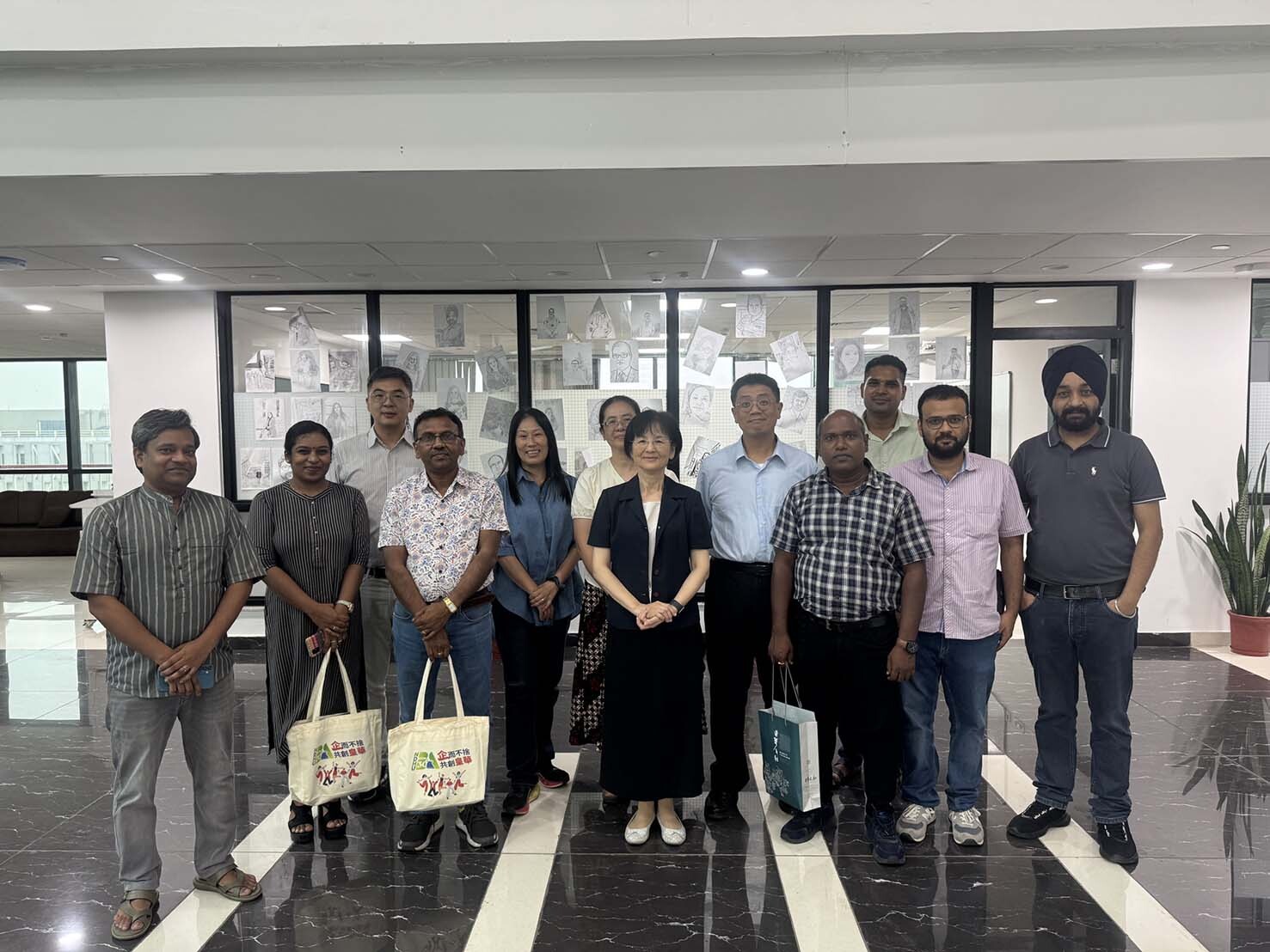 本校團隊與IITRopar人文社會科學學系教師團隊合影