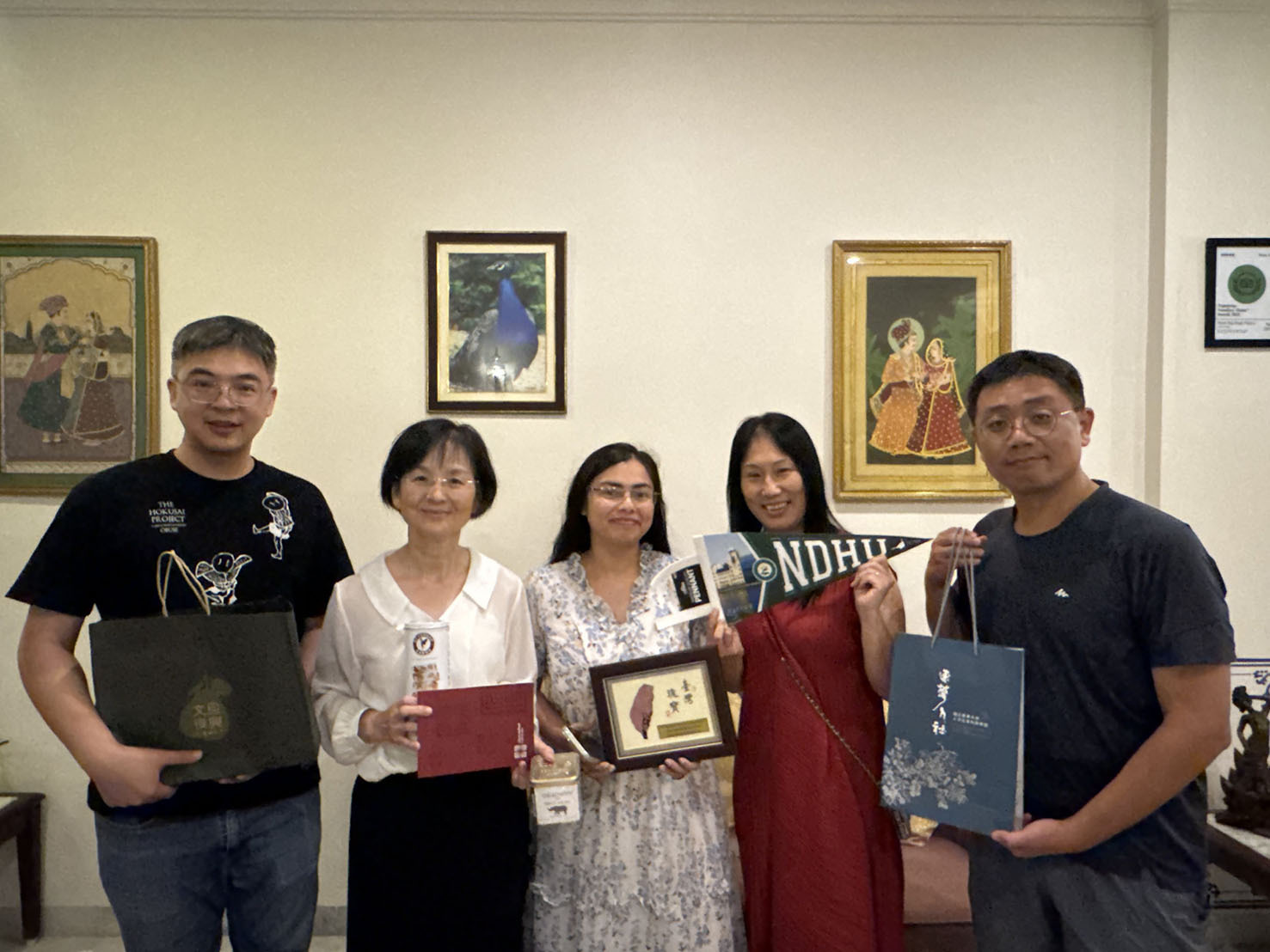 本校團隊與Ahmedabad University的Gogoi教授合影