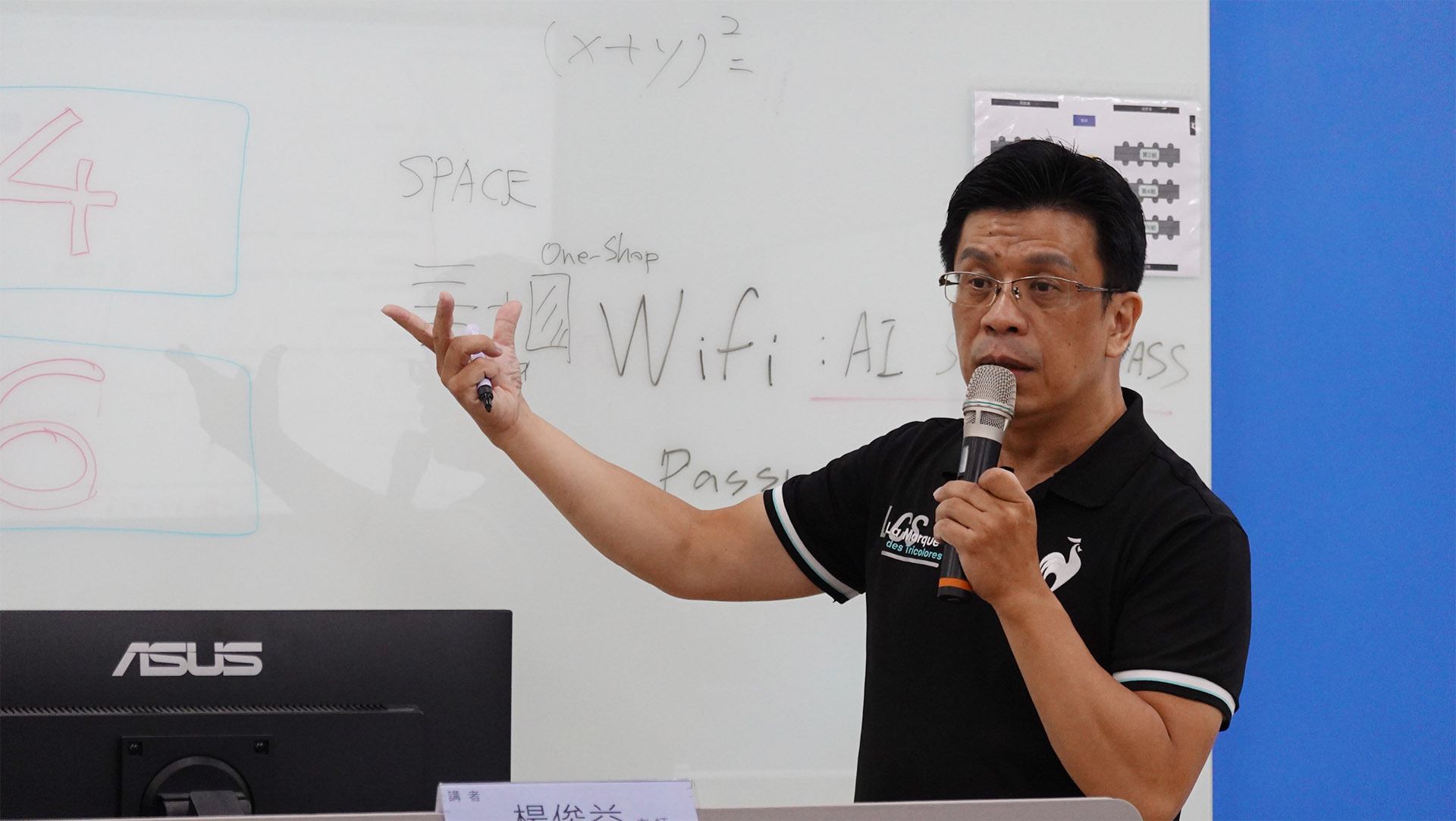 智慧立方有限公司楊俊益資訊長大方分享提示詞庫嘉惠與會教師