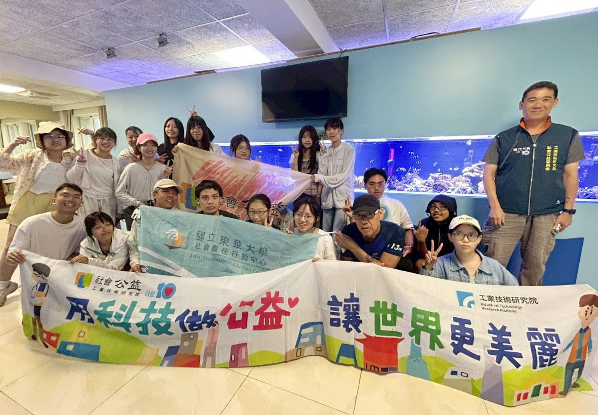 東華大學修課同學們與工研院技術團隊合影