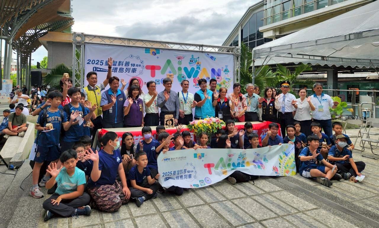 花蓮站開幕交接儀式貴賓合影