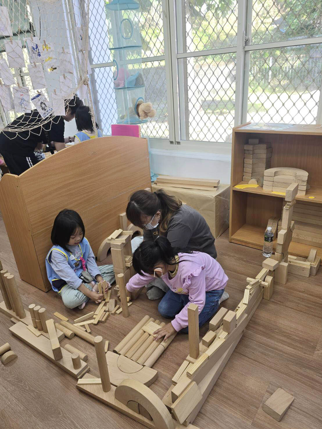 陪伴堆積木(小朋友照片使用已獲家長授權)