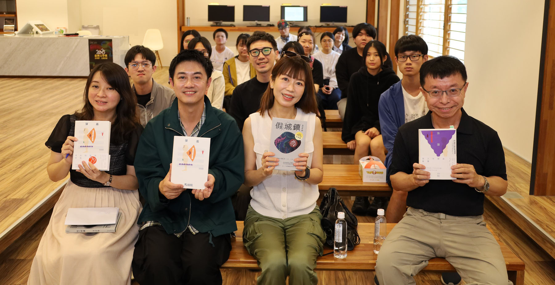 舉辦馬翊航教授《彈幕/垂簾》教師著作分享會,開啟一場精采的文學閱讀盛宴