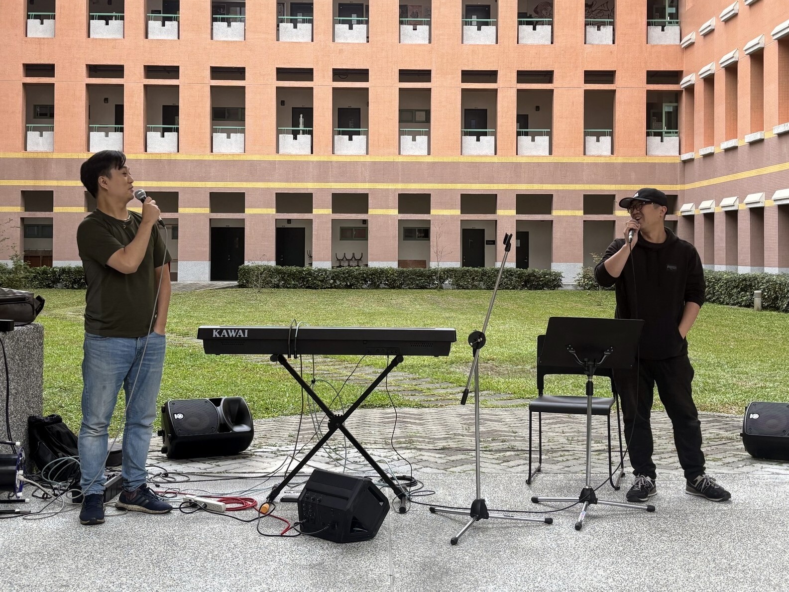 劉雲平老師(左)、蔡伯南老師(右)