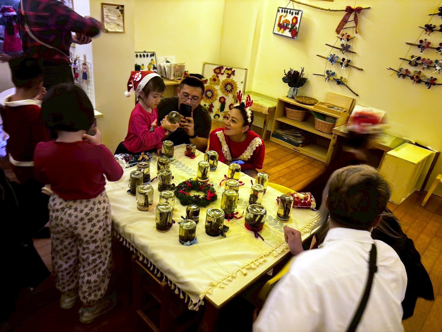 孩子化身為導覽員 為父母介紹自己的學習歷程