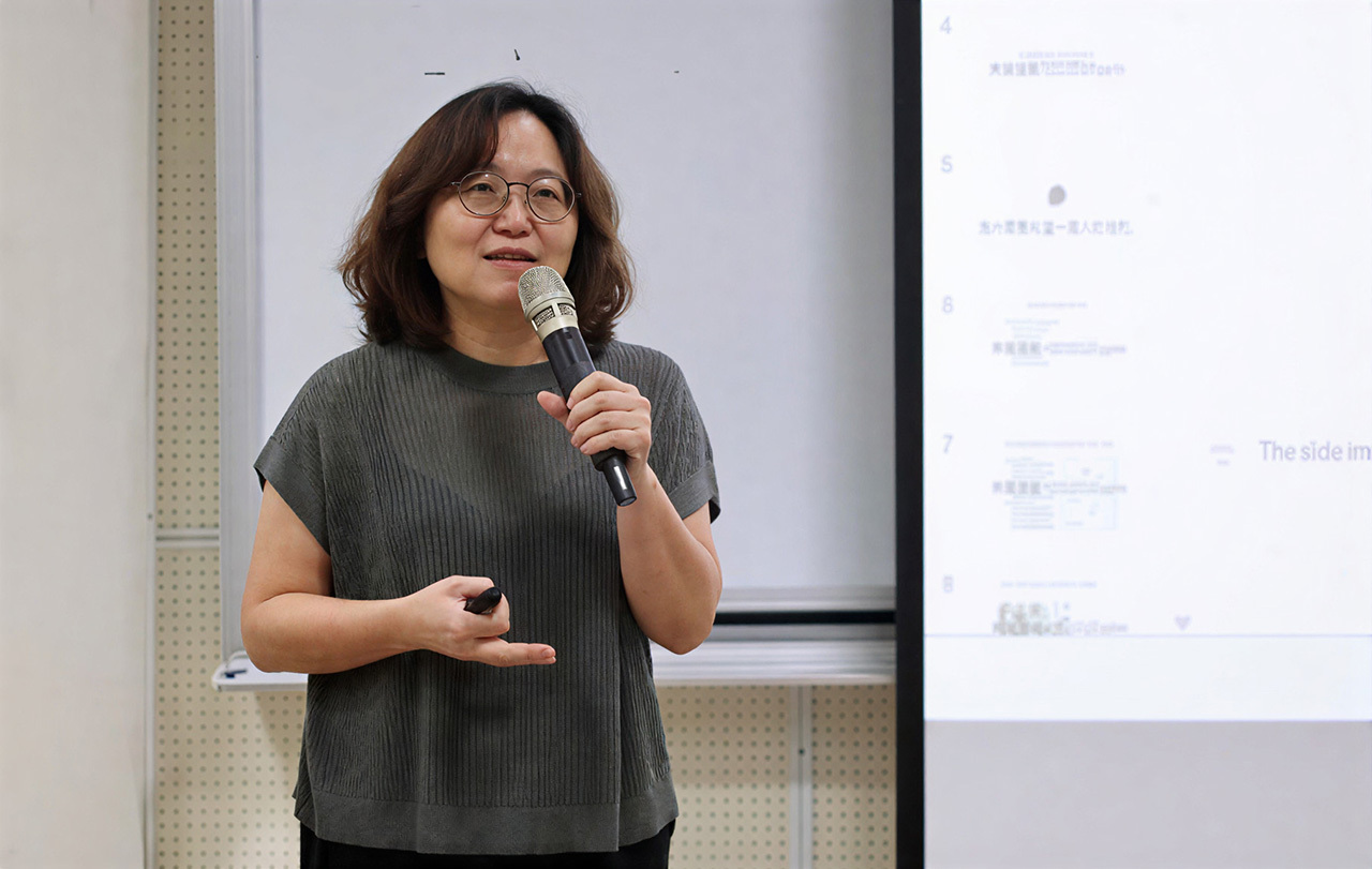 梁莉芳教授提醒同學們,面對性別議題時要有敏銳的心與開放的態度