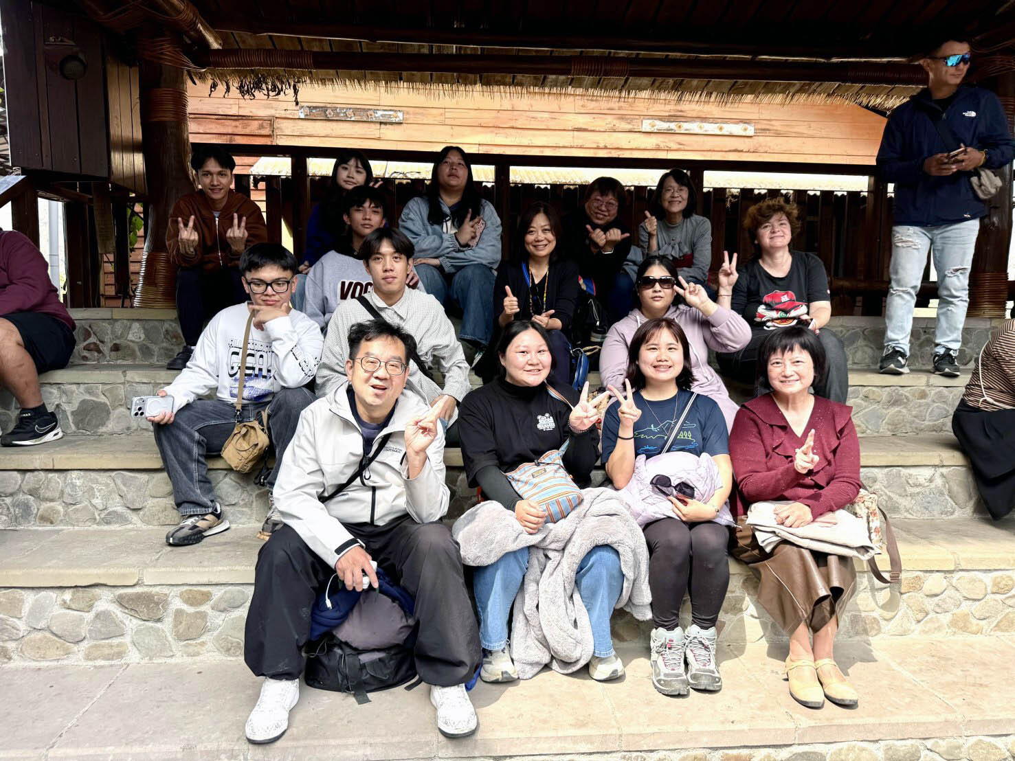 觀看特富野mayasvi祭典進行合照