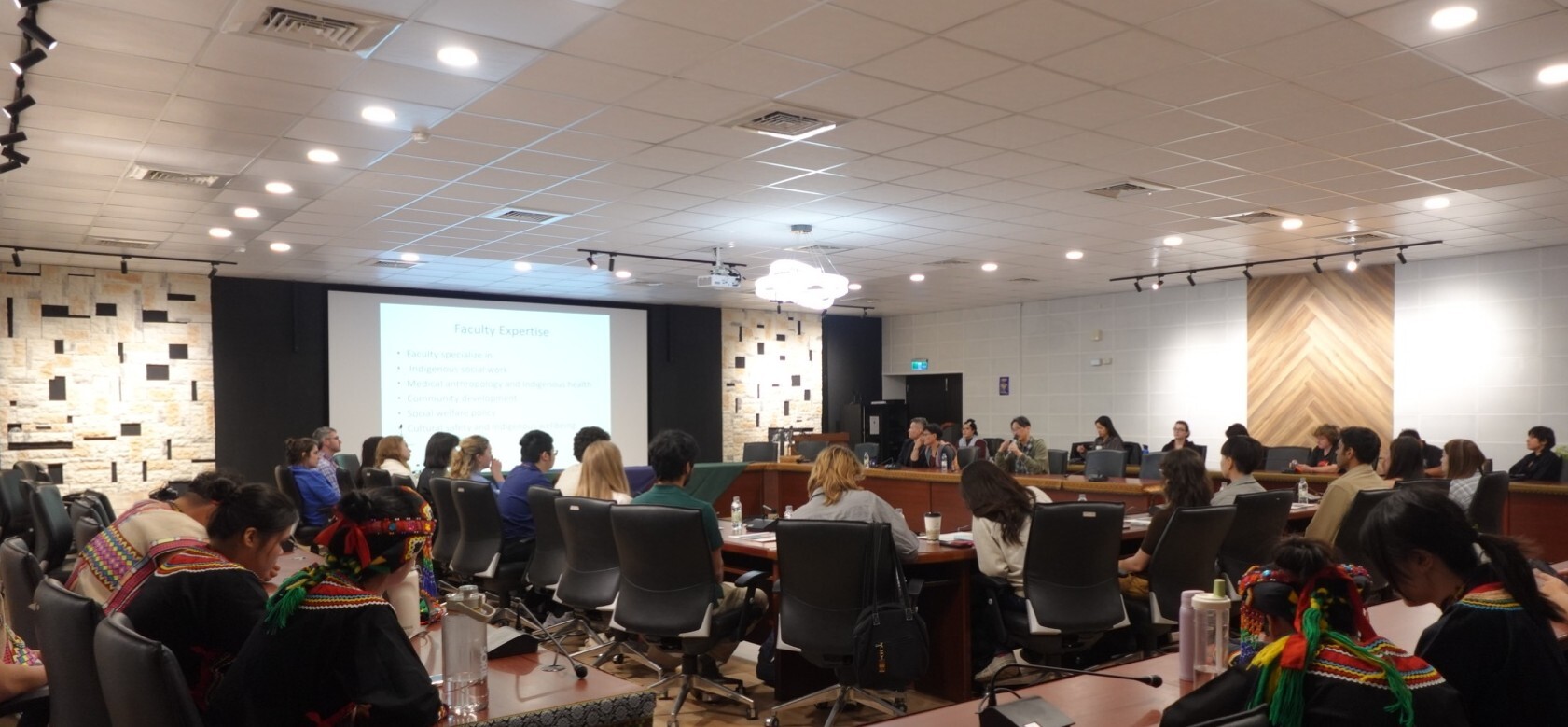 芝加哥大學訪問團參訪東華原民院 深化原住民族研究國際交流