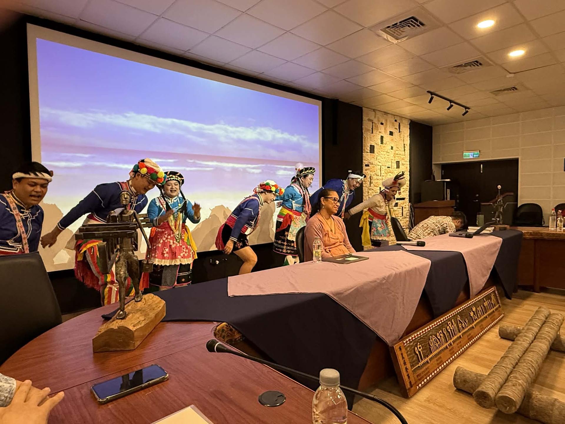 原住民族學院舞蹈團帶來阿美族傳統舞蹈表演