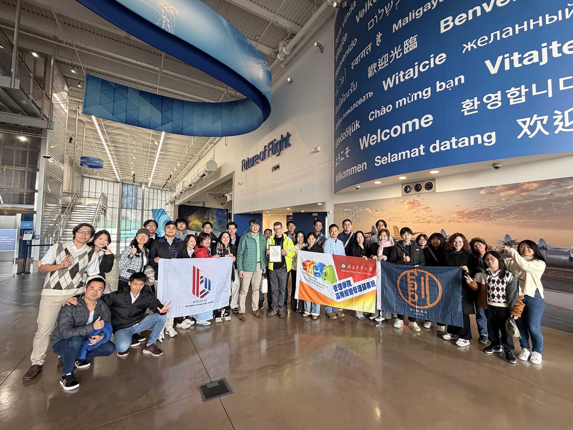 東華大學國企系師生偕管理學院EMBA及EiMBA學員參訪Boeing飛機組裝工廠