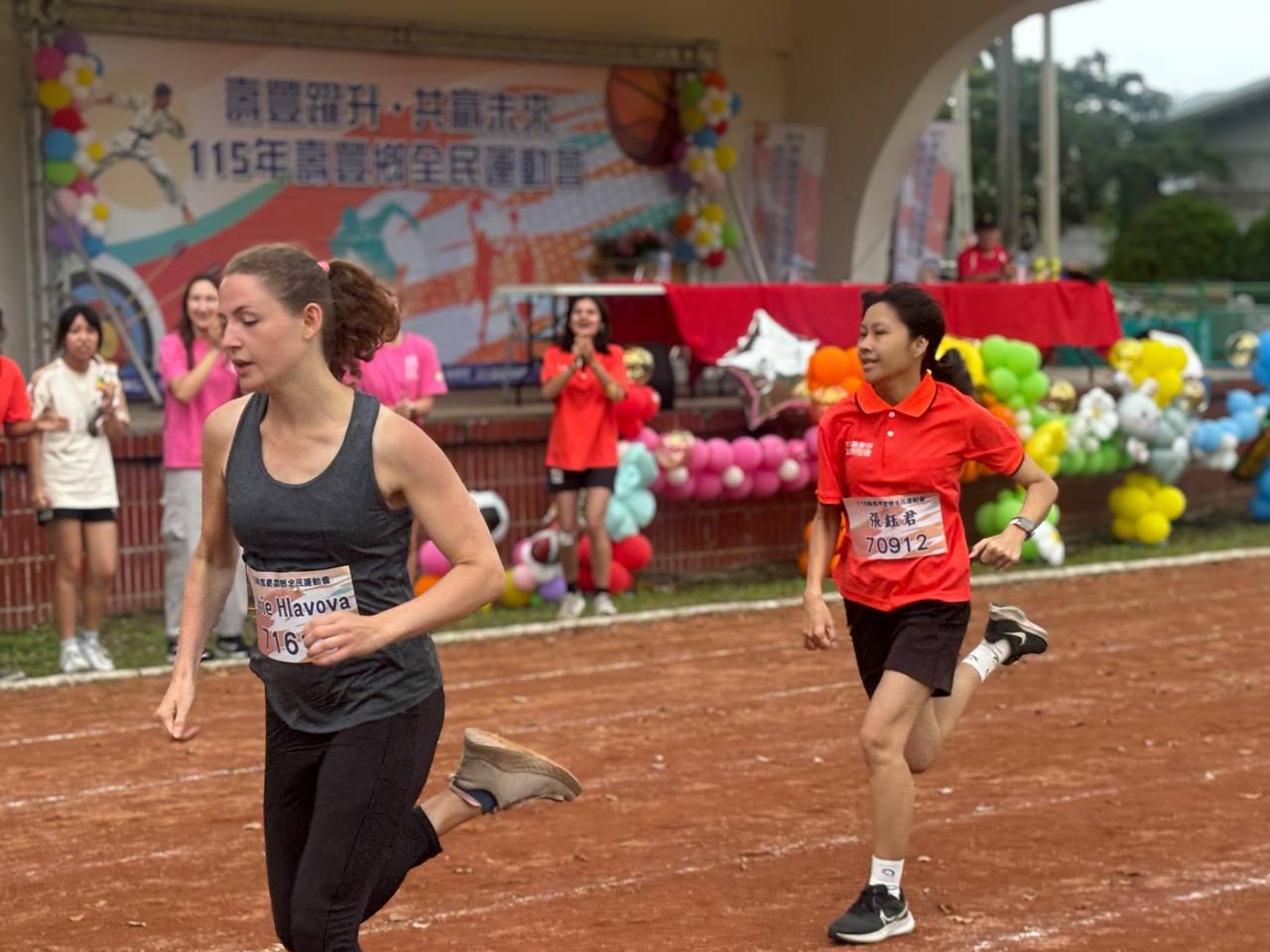 東華大學國際交換生參與地方體育盛事-社青女子組200公尺決賽