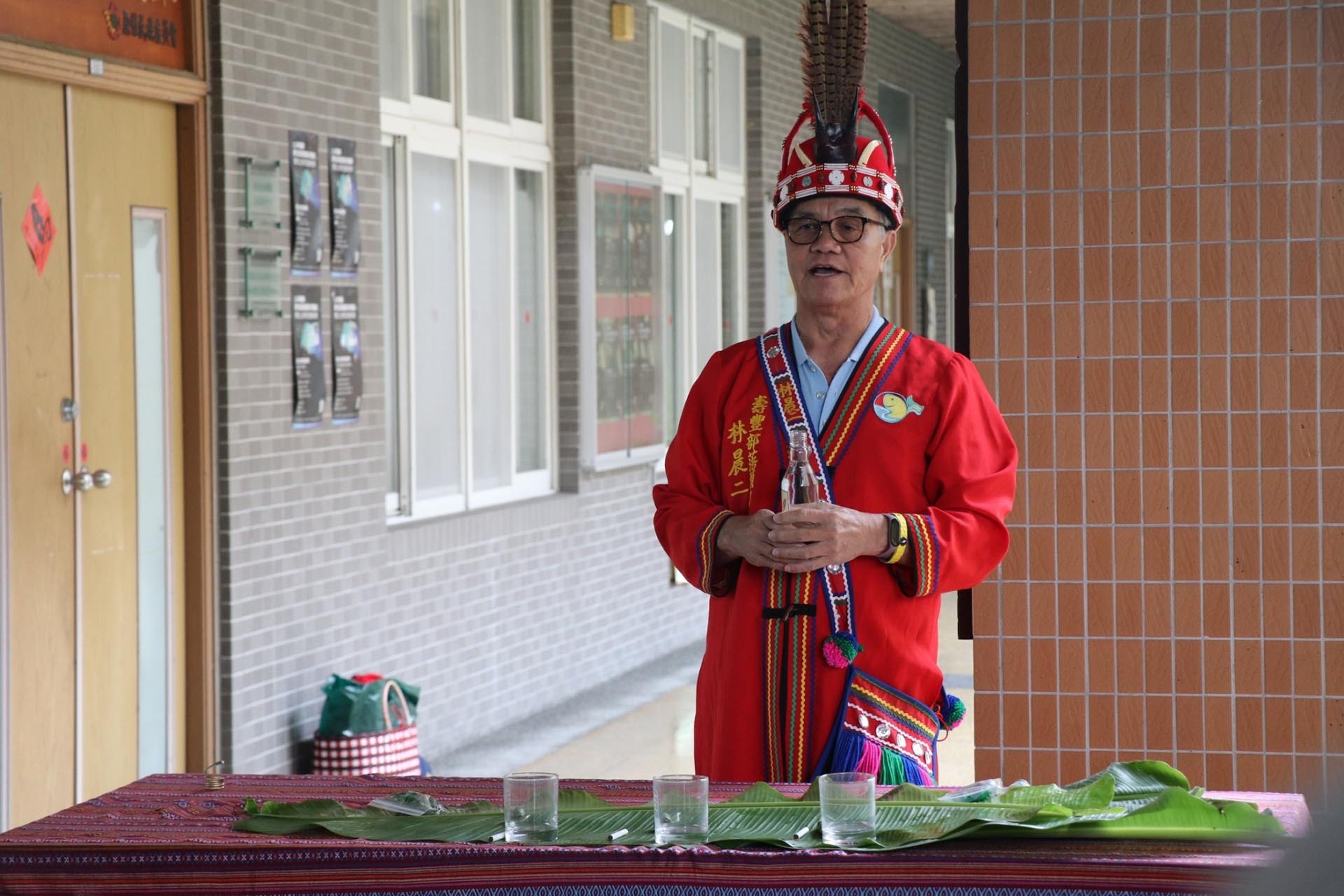 研討會開始前,由花蓮壽豐七腳川 Cikasuan 部落的Tapang林晨二為與會者進行祈福儀式