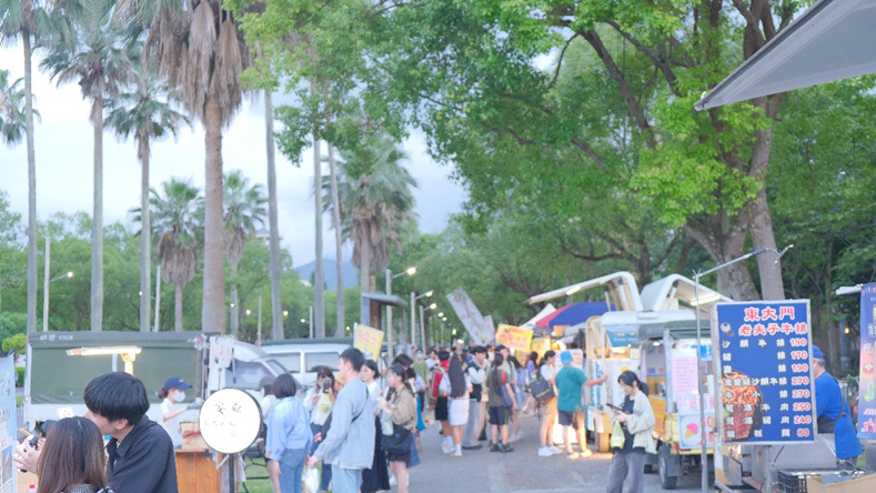 大家開心逛夜市