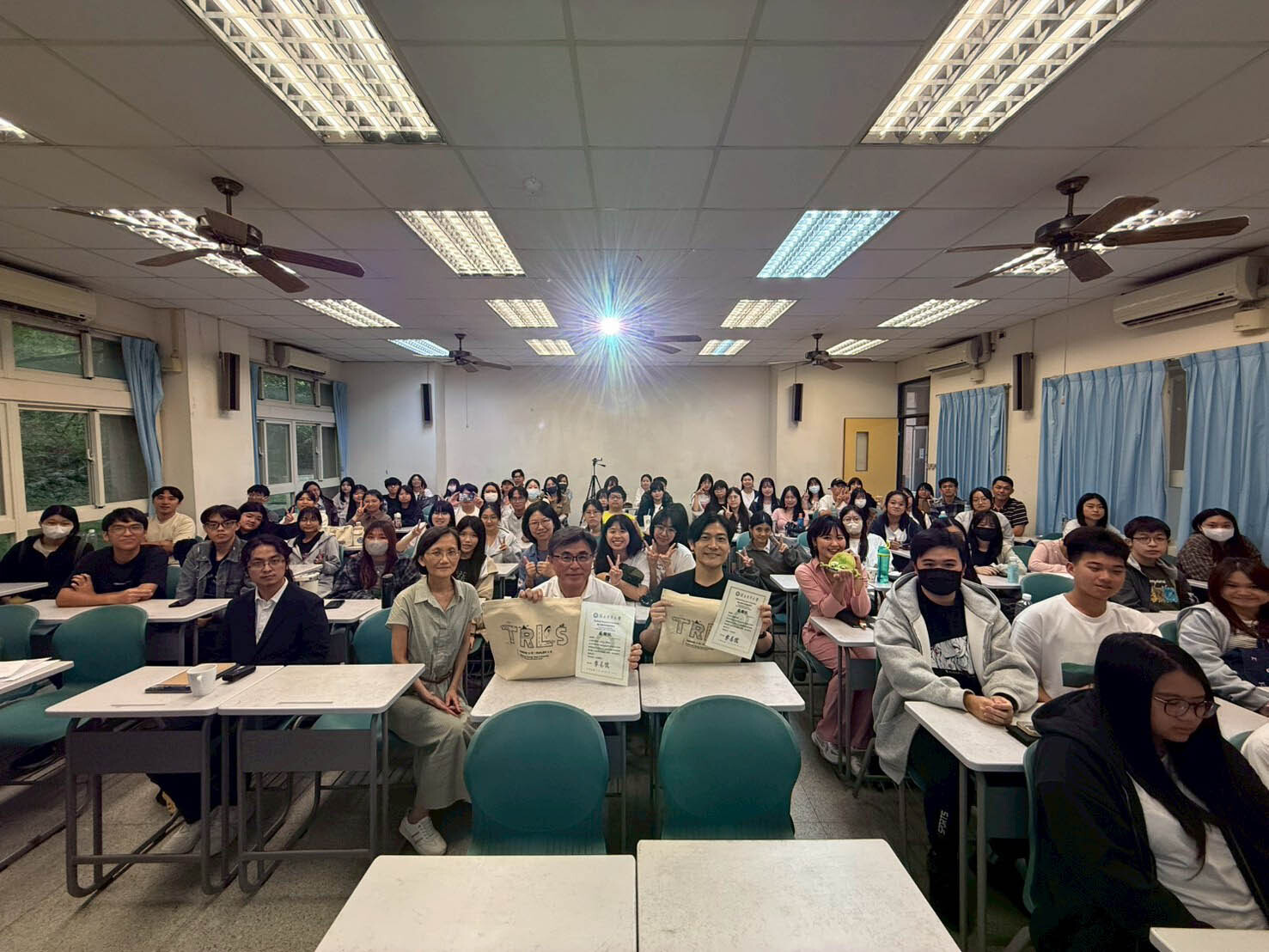 演講結束團體合照