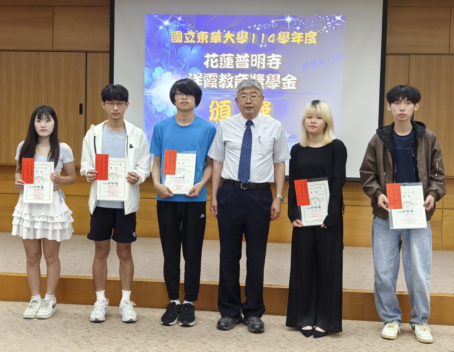 張文彥副校長代表頒獎